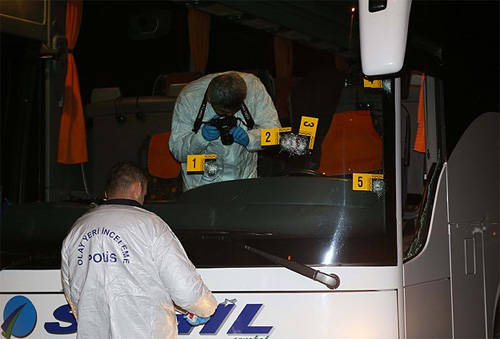 Nhà chức trách tiến hành chụp ảnh để giám định sự cố.