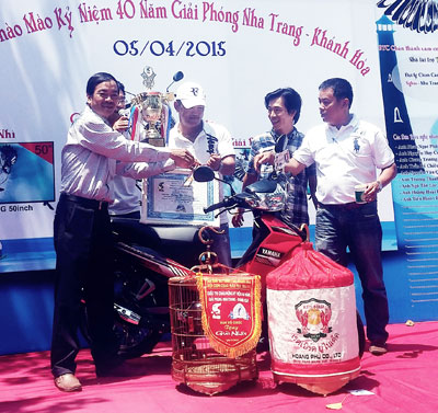 Thi chào mào, nhận xe máy