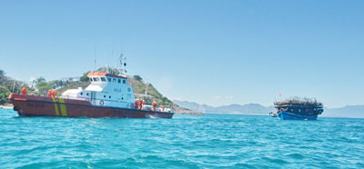 Cứu thành công tàu cá bị nạn ở Trường Sa