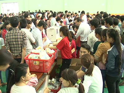 Gần 500 người tham gia hiến máu tình nguyện