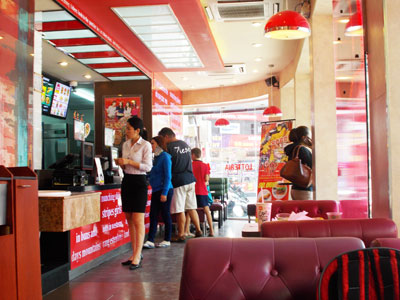 Fast food hấp dẫn giới trẻ