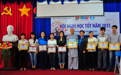 Hơn 400 sinh viên được truyền đạt kinh nghiệm học tập