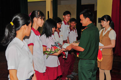 Hơn 900 học sinh được định hướng, tư vấn nghề nghiệp