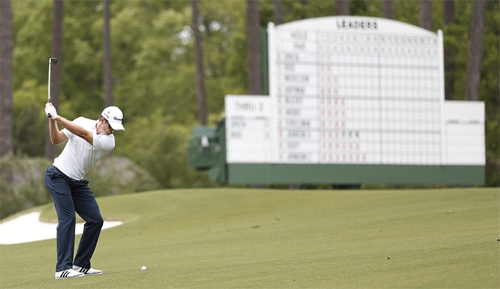 Rose và Mickelson đeo bám quyết liệt nhưng không làm lung lạc tinh thần của Spieth.