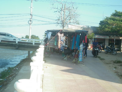 Buôn bán chắn lối đi