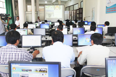 Cán học viên trong giờ học thực hành đào tạo kỹ năng tin học.