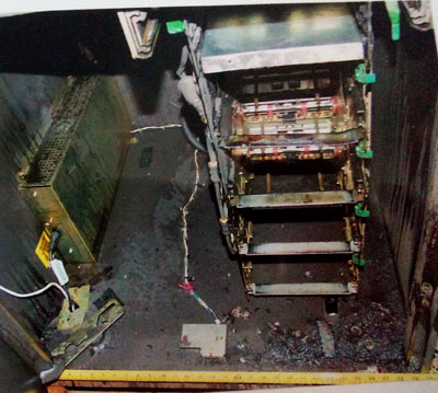 Hơn 1,4 tỷ đồng trong trụ ATM này  đã bị trộm. 