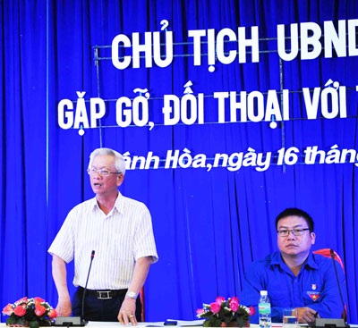 Đồng chí Nguyễn Chiến Thắng trả lời các câu hỏi của đoàn viên, thanh niên.