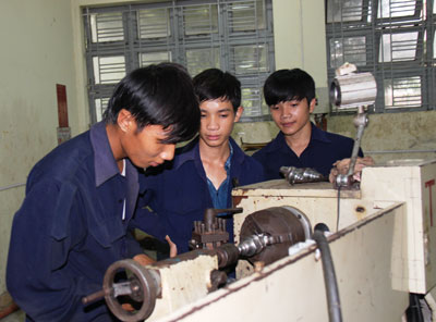 Dạy nghề cơ khí cho lao động nông thôn tại trường Trung cấp nghề Ninh Hòa