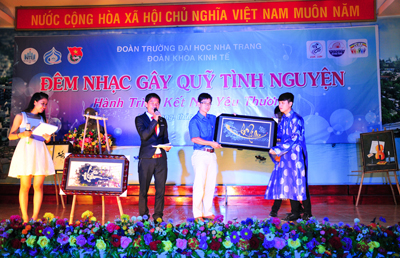 Đêm nhạc gây quỹ "Hành trình kết nối yêu thương"
