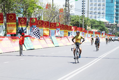 Tay đua Nguyễn Lưu Thanh Nhân về nhất