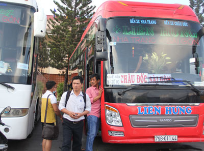Hành khách tại Bến xe phía Nam TP. Nha Trang.