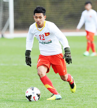 Trùm Tỉnh đang ngày càng chứng tỏ được tài năng của một tiền vệ tổ chức. (Ảnh K.T)