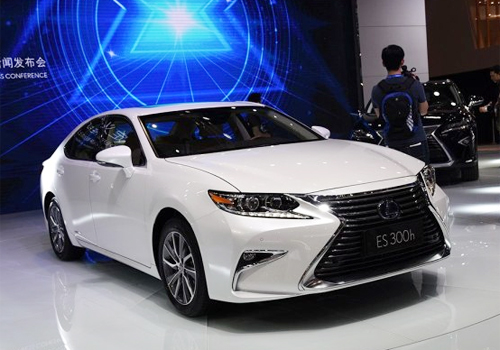 Lexus ES 300h tại triển lãm ôtô Thượng Hải 2015.