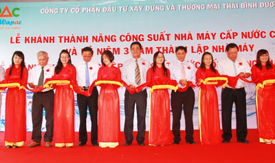 Lễ cắt băng khánh thành.