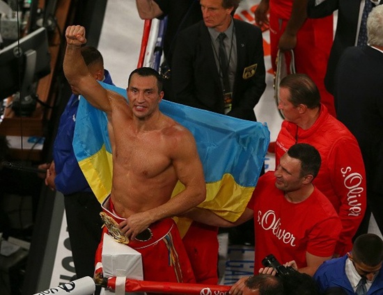 Cả 3 trọng tài đều cho võ sĩ người Ukraina số điểm cao hơn, lần lượt 116-111, 116-111, và 118-109.