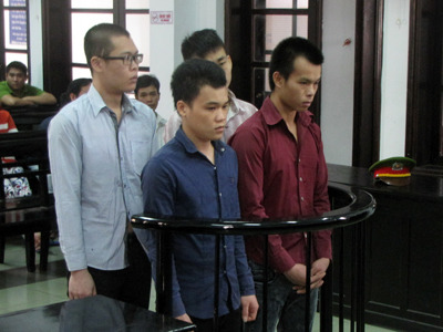 Chém suýt chết người can đánh nhau