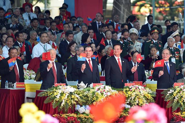 Các đồng chí Lãnh đạo Đảng, Nhà nước trên Lễ đài. Ảnh: VGP/Nhật Bắc