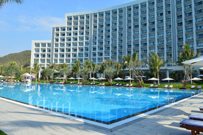 Khu khách sạn với 504 phòng nghỉ của Vinpearl Premium Nha Trang Bay