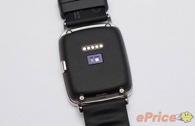 Các cảm biến ở mặt sau của đồng hồ