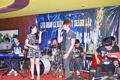 Phòng trà - cà phê: Nỗ lực giữ chân khách