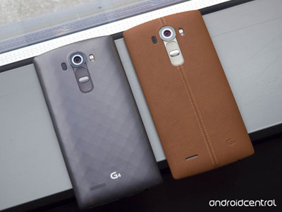 Hai phiên bản LG G4 gồm: nhựa (trái) và da