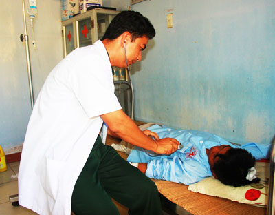 Chăm sóc tốt sức khỏe cho quân và dân Trường Sa