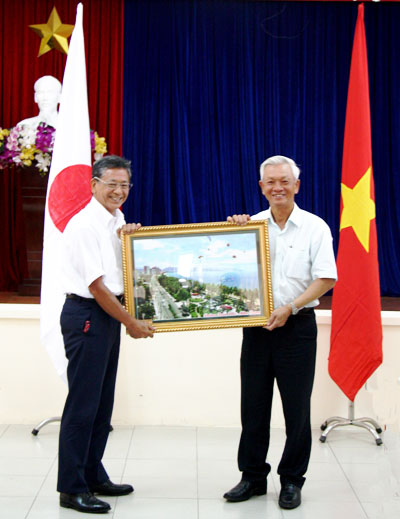 Làm việc với Đại sứ Nhật Bản