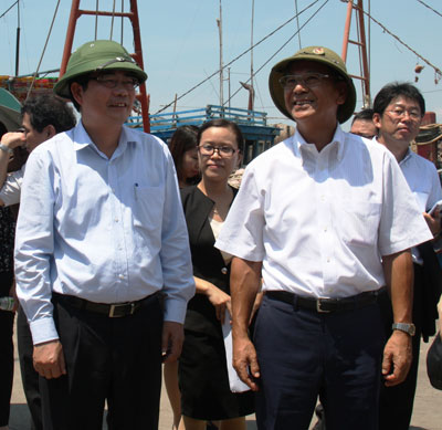 Bộ trưởng Cao Đức Phát và Đại sứ Nhật Bản Fukada Hiroshi khảo sát tại cảng Đá Bạc.