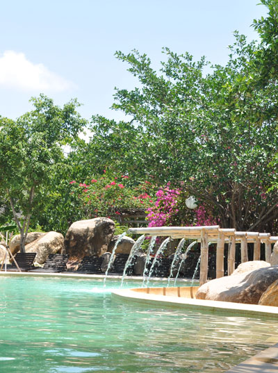 Suối khoáng nóng I-Resort có nhiều hồ bơi đẹp được du khách ưa thích.