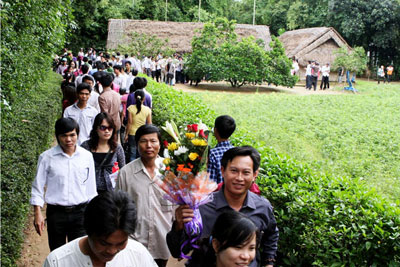 Về thăm quê Bác