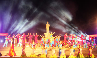 Hình ảnh Bác Hồ trong ca khúc Trần Hoàn