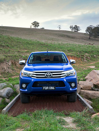 Toyota Hilux 2016 chính thức ra mắt