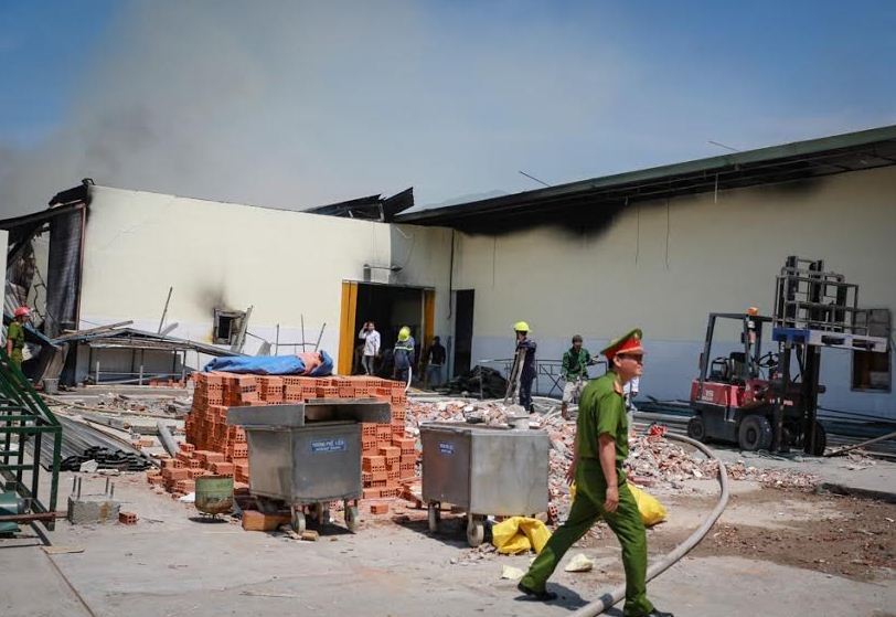 Hỏa hoạn thiêu rụi kho lạnh