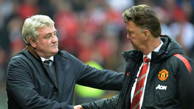 Hull City cần lách qua được khe cửa hẹp trước Manchester United.