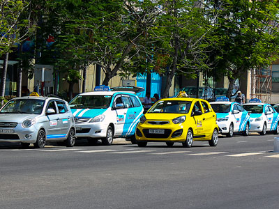 Xăng tăng giá, cước taxi nhấp nhổm