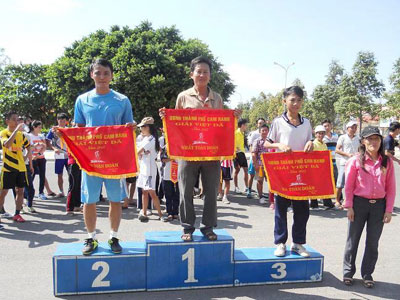 93 vận động viên tham gia giải việt dã