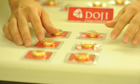 Giá vàng xuống đáy 2 tuần