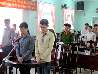 Giật điện thoại vì… thiếu tiền tiêu(!?)