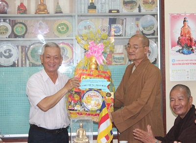 Thăm, chúc mừng Ban trị sự Giáo hội Phật giáo tỉnh nhân đại lễ Phật đản năm 2015