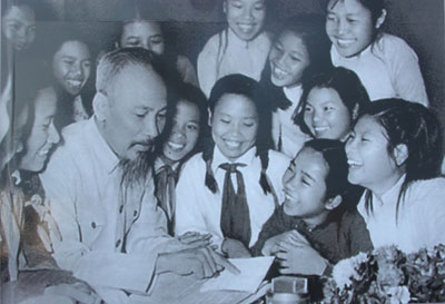 Bác Hồ và tình yêu thương với thiếu nhi