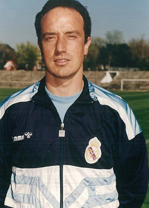 Benitez ngày còn dẫn dắt đội trẻ Real. Ảnh: Offside. 