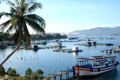 Một góc làng biển ở vịnh Vân Phong. 