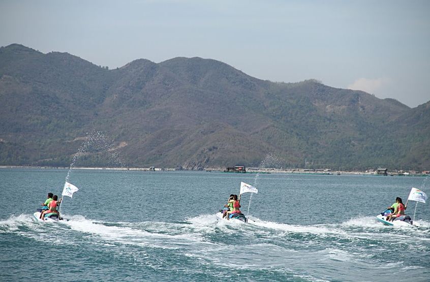 Kỳ thú lễ hội khỉ tại đảo Hòn Lao