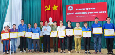 Tôn vinh các tập thể, cá nhân tích cực tham gia hiến máu tình nguyện