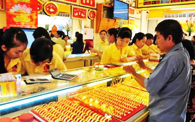Giá vàng trong nước trượt sâu dưới mức 34,7 triệu đồng/lượng