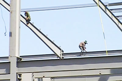 Công nhân "làm xiếc"