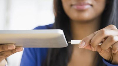  Đã đến lúc con người có thể muốn quên đi dây cáp khi sạc smartphone