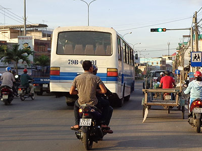 Vi phạm giao thông còn nhiều