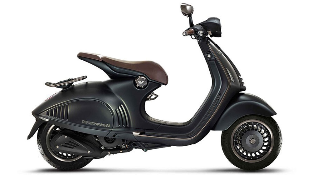 Vespa 946 Emporio Armani